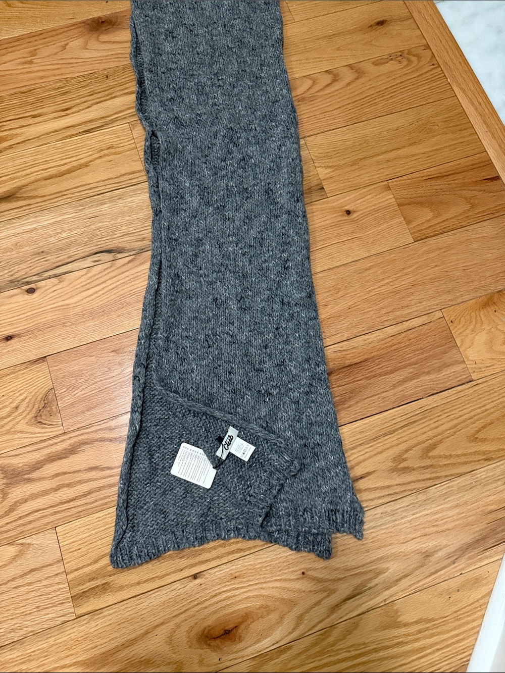 Cozy Knit Gray Scarf by Beyman Club luxury European brand. NWT